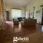 Rent 8 bedroom house of 350 m² in Vitulazio