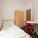 Rent a room of 100 m² in lisbon