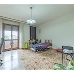 Rent 2 bedroom apartment of 85 m² in Milano