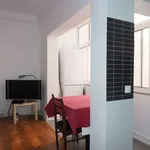 Rent a room of 110 m² in lisbon