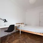 Rent a room of 100 m² in lisbon