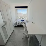 Rent a room of 170 m² in valencia