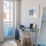 Rent a room of 100 m² in porto