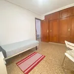 Rent a room of 100 m² in valencia