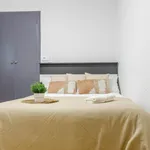 Rent 4 bedroom apartment in Valencia