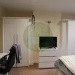 Rent 2 bedroom house in Leeds