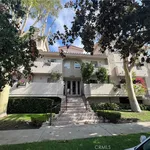 Rent 2 bedroom apartment of 90 m² in sherman oaks