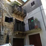 Affitto 5 camera appartamento di 120 m² in Mistretta