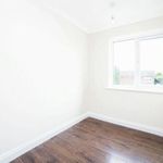 Rent 3 bedroom flat in East Midlands