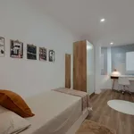 Rent 4 bedroom apartment of 90 m² in barcelona