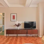 Rent 3 bedroom apartment of 122 m² in Porto