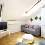 Rent a room of 100 m² in Madrid