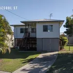 Rent 3 bedroom house of 818 m² in Moranbah