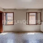 Rent 4 bedroom apartment of 90 m² in Venice