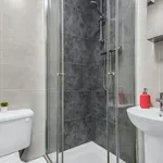 Rent 6 bedroom flat in Leeds