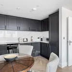 Rent 2 bedroom apartment of 653 m² in London