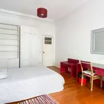 Rent a room of 210 m² in lisbon