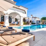 Rent 6 bedroom house of 1115 m² in Marbella