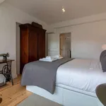 Rent 4 bedroom apartment of 160 m² in lisbon