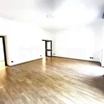 Rent 6 bedroom apartment of 210 m² in Milano