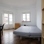 Rent a room of 100 m² in lisbon