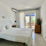 A compact and bright apartment with a spacious terrace, located within walking distance of the picturesque Palmanova beach