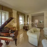 Rent 10 bedroom house of 600 m² in Baveno