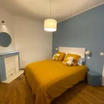 Appartement de 667 m² avec 2 chambre(s) en location à Paris