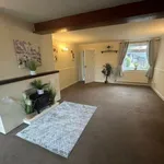 Rent 3 bedroom flat in East Midlands