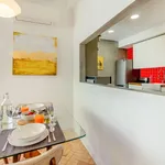 Rent 2 bedroom apartment of 1076 m² in Lisbon