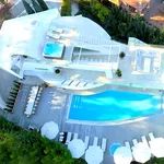 Rent 7 bedroom house of 1000 m² in Marbella