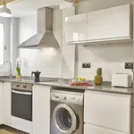 Rent 5 bedroom apartment of 95 m² in Barcelona