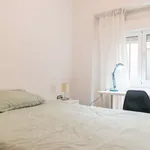 Rent a room of 250 m² in valencia