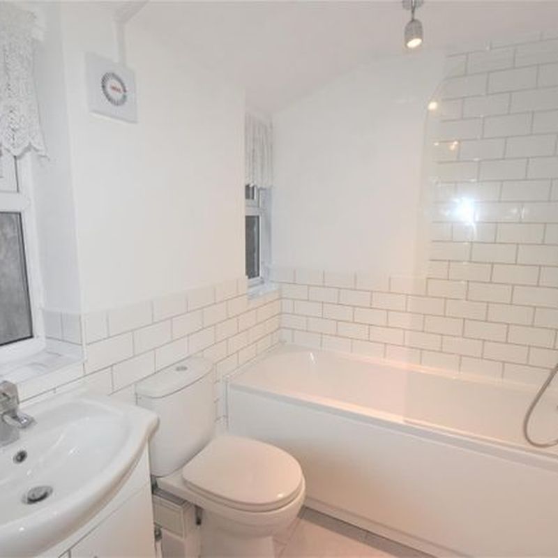 Terraced house to rent in Oakfield Road, Hastings TN35