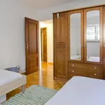 Rent 3 bedroom apartment in Lisbon