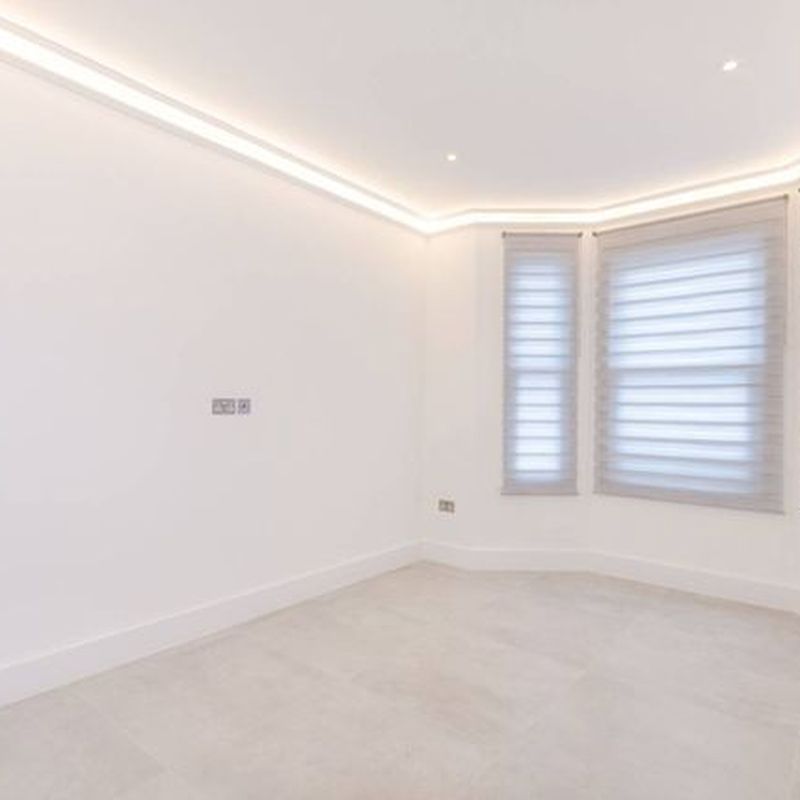 End terrace house to rent in Warwick Grove, Surbiton KT5