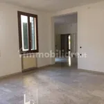 Affitto 5 camera appartamento di 140 m² in Padua