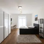 Miete 3 Schlafzimmer wohnung von 1023 m² in Frankfurt