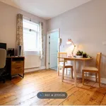 Rent 2 bedroom flat in Wales