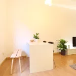 Rent 1 bedroom apartment of 52 m² in Dusseldorf