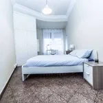 Rent a room of 330 m² in valencia