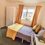 Rent 4 bedroom flat in East Of England