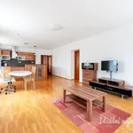 Pronajměte si 4 ložnic/e byt o rozloze 112 m² v Prague