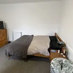 Rent 4 bedroom apartment in South East England