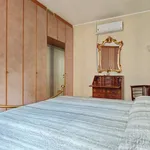 Rent 1 bedroom apartment of 125 m² in milan