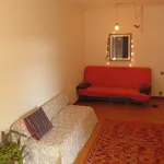 Rent a room of 150 m² in Porto