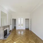 Rent 6 bedroom apartment of 175 m² in Paris