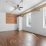 Appartement de 699 m² avec 4 chambre(s) en location à Toronto