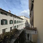 Affitto 3 camera appartamento di 160 m² in Trieste