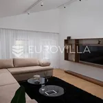 Rent 4 bedroom house of 240 m² in Solin - Okolica